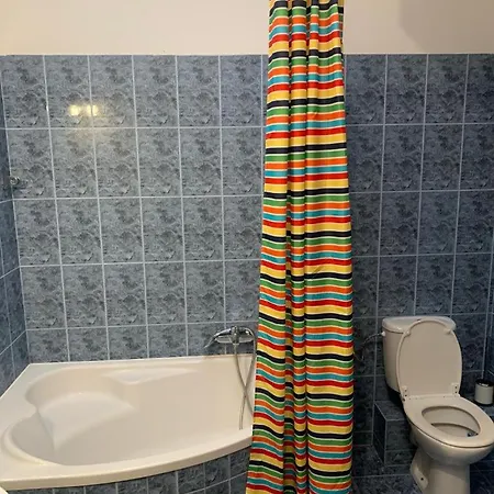 Spacious 2-rooms Penthouse In Center Apartman